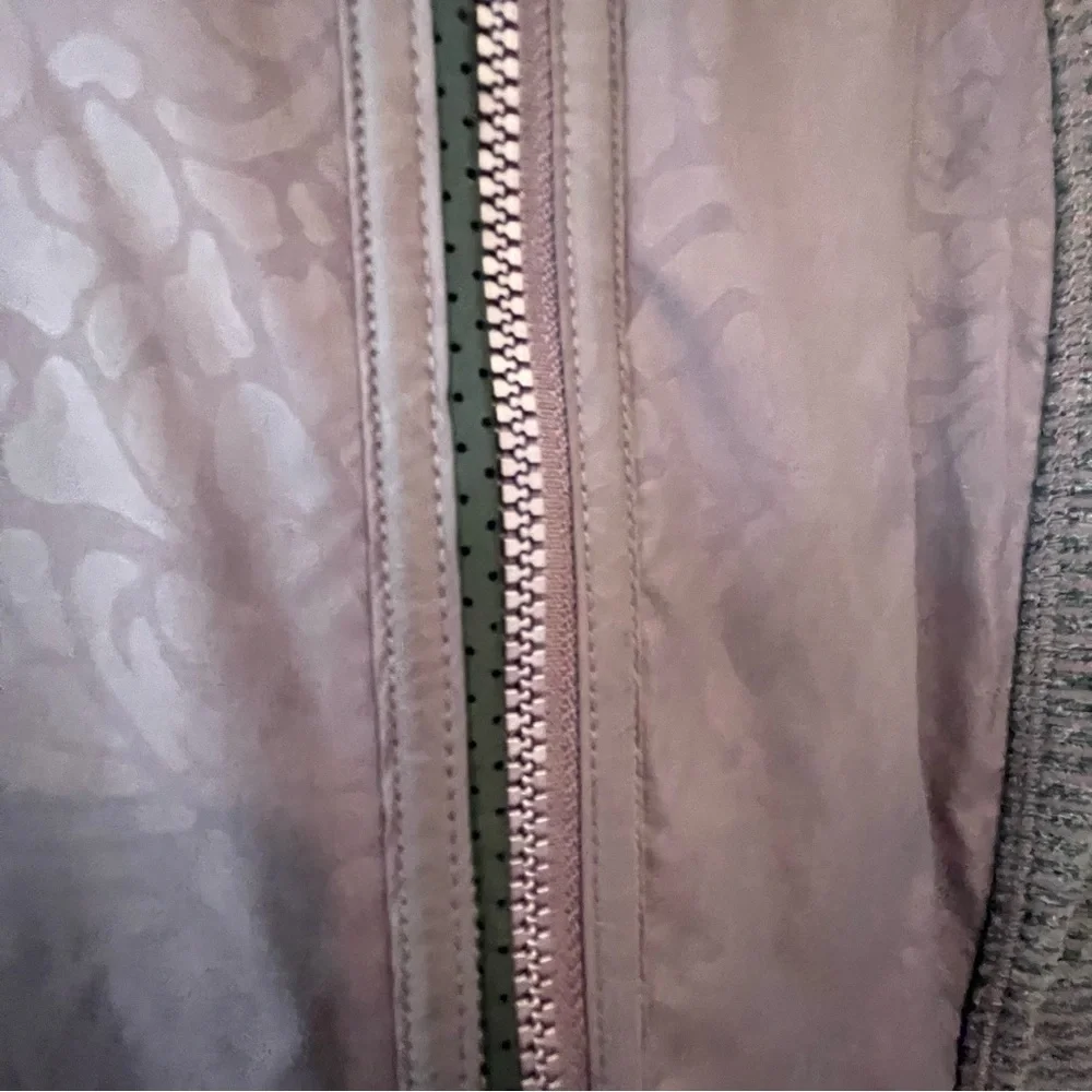 lululemon athletica Rebel Runner jacket Women's Lavender suze8 - Picture 6 of 16